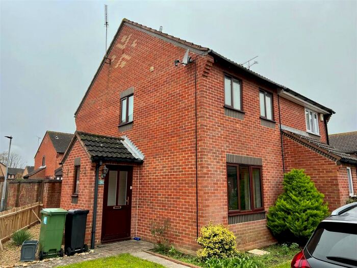 2 Bedroom Semi-Detached House To Rent In Brampton Lane, PO3