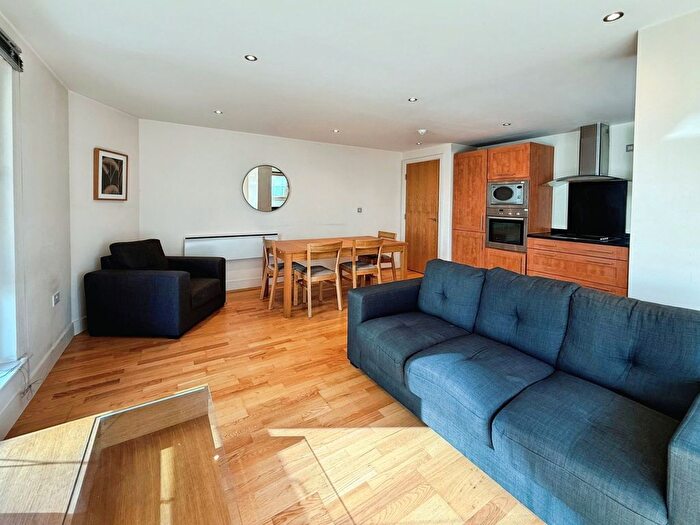 2 Bedroom Flat To Rent In Crozier House, The Boulevard, Leeds, West Yorkshire, LS10