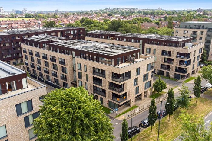 4 Bedroom Flat To Rent In Alpine Road, London, NW9