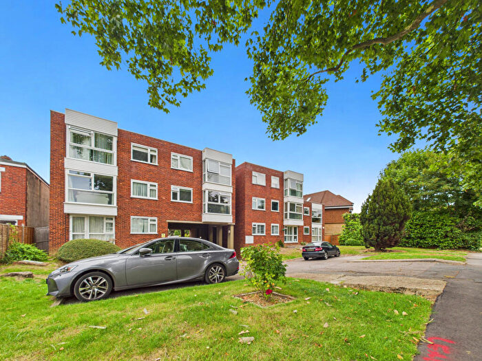 1 Bedroom Flat To Rent In Foxgrove Road, Beckenham, Kent, BR3