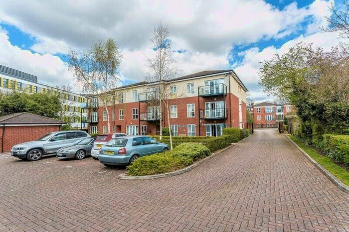 2 Bedroom Flat To Rent In Kendra Hall Road, South Croydon, Surrey, CR2