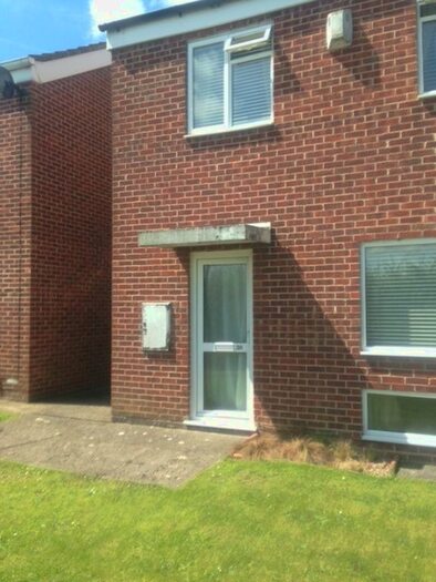 3 Bedroom Semi-Detached House To Rent In Saffron Close, Gloucester, GL4