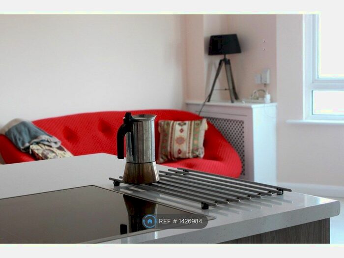 3 Bedroom Flat To Rent In High Street, London, W3