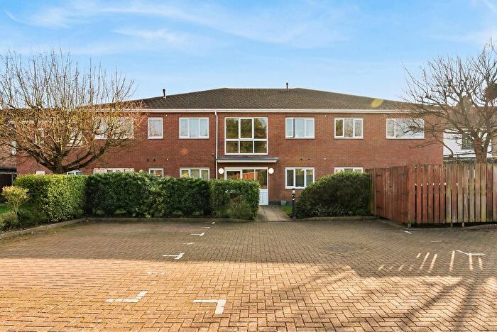 2 Bedroom Flat For Sale In School Road, Ashford, TW15