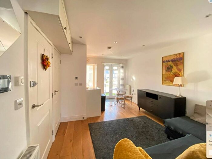 2 Bedroom Semi-Detached House To Rent In Thames Avenue, Perivale, Greenford, UB6