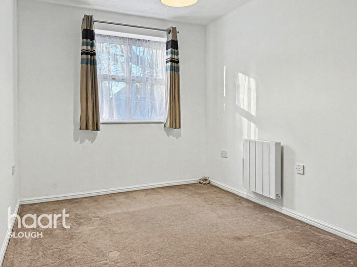 2 Bedroom Apartment For Sale In Hurworth Avenue, Slough, SL3