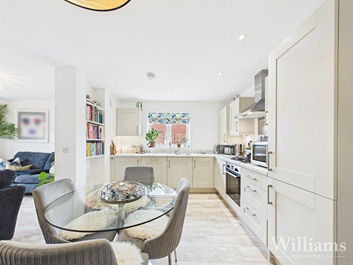2 Bedroom Property For Sale In Beatrice Gardens, Thame, OX9