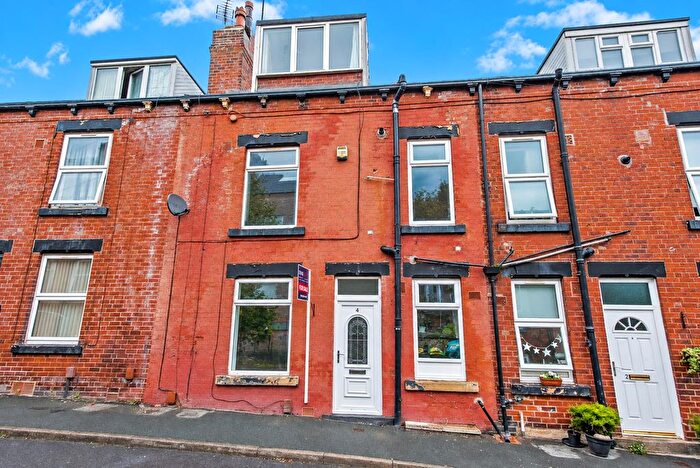2 Bedroom Property For Sale In Cobden Terrace, Farnley, Leeds, LS12