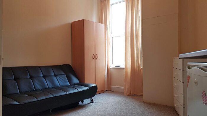 Studio To Rent In High Road, Willesden, NW10
