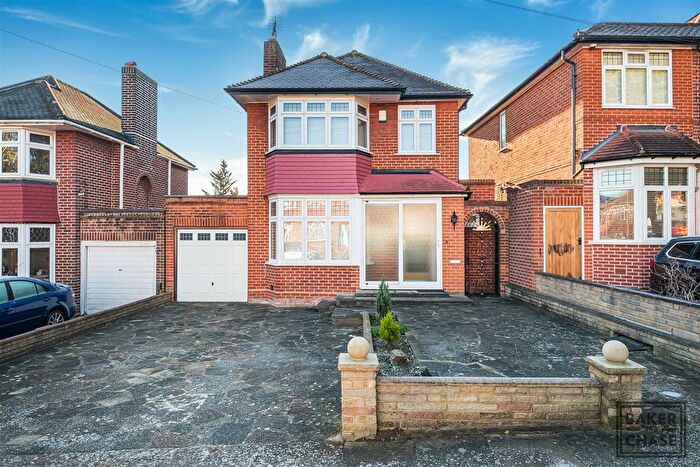 3 Bedroom Detached House To Rent In Oakwood Park Road, Southgate, London, N14