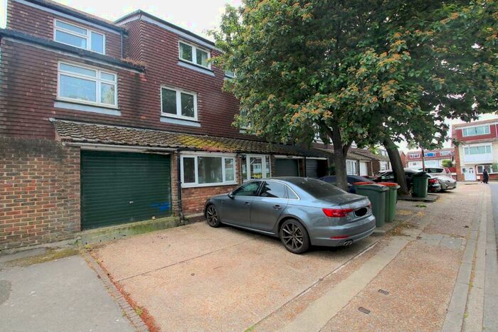 5 Bedroom House To Rent In Lawson Close, London, E16