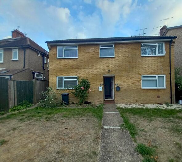 1 Bedroom Flat To Rent In Dedworth Road, Windsor, SL4