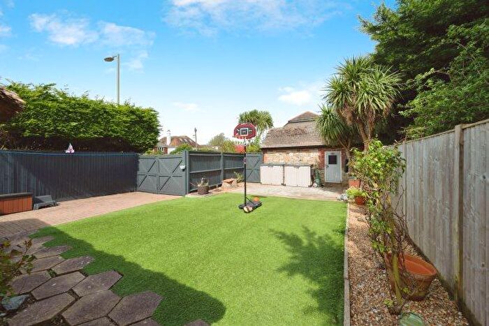 2 Bedroom Cottage To Rent In Manor Road, Hayling Island, PO11