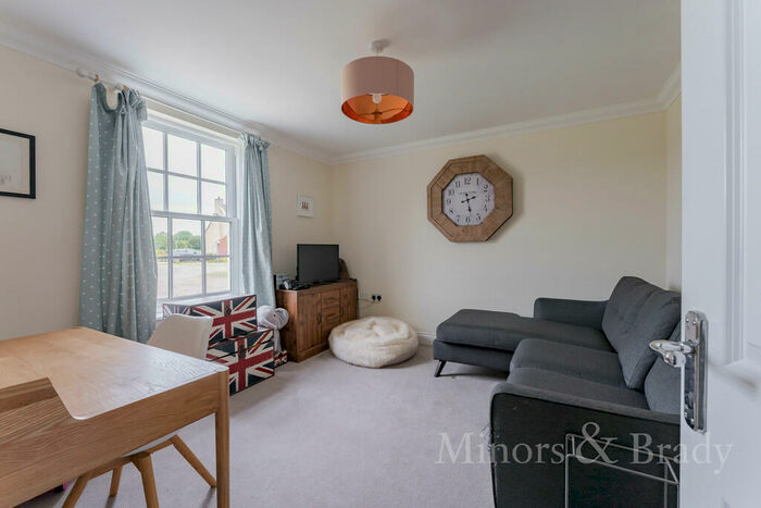 6 Bedroom Detached House For Sale In Minnow Way, Mulbarton, NR14