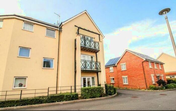 2 Bedroom Apartment To Rent In Wagtail Crescent, Portishead, BS20
