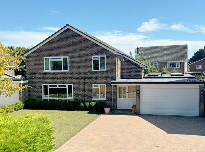 4 Bedroom Detached House For Sale In Bell Holt, Newbury, RG14