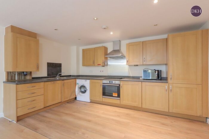 2 Bedroom Flat For Sale In Metropolitan Station Approach, Watford, Hertfordshire, WD18