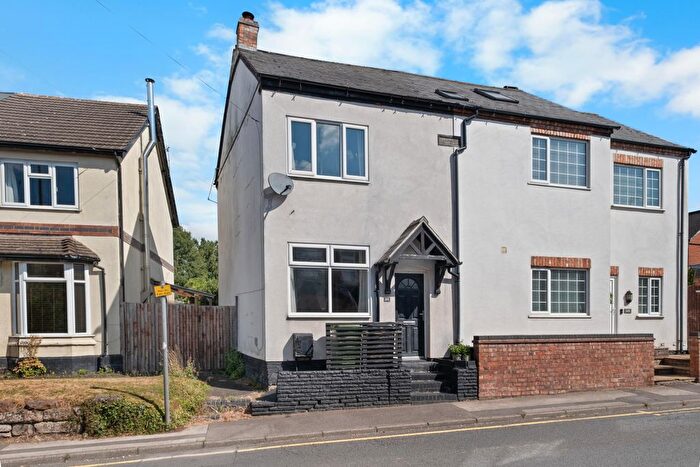 3 Bedroom Semi-Detached House For Sale In Stoke Road, Bromsgrove, B60