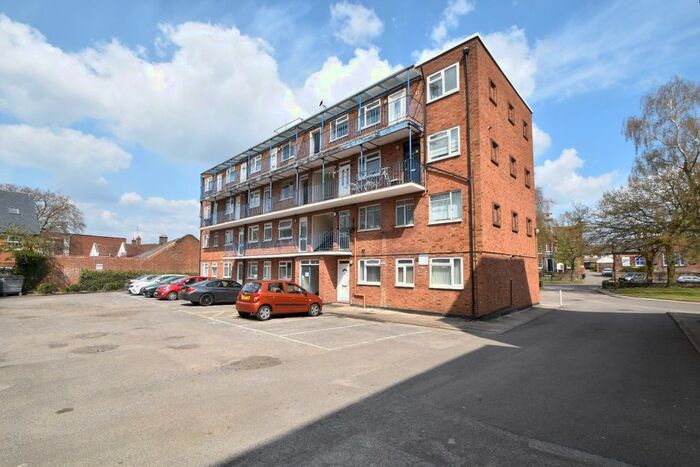 Studio To Rent In Viceroy Court, High Street South, Dunstable, Bedfordshire, LU6