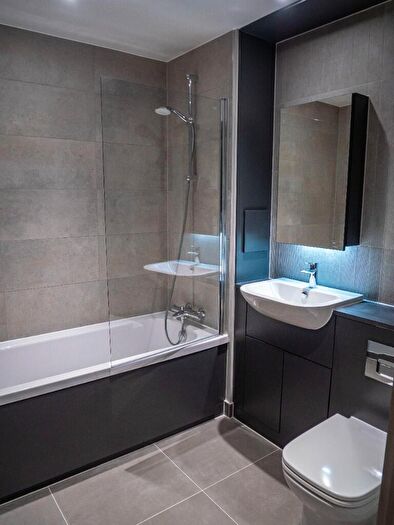 Apartment To Rent In Candleriggs, Trongate, Glasgow, G1
