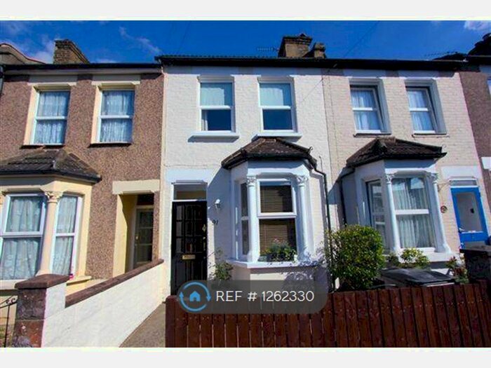 2 Bedroom Terraced House To Rent In Bynes Road, South Croydon CR2