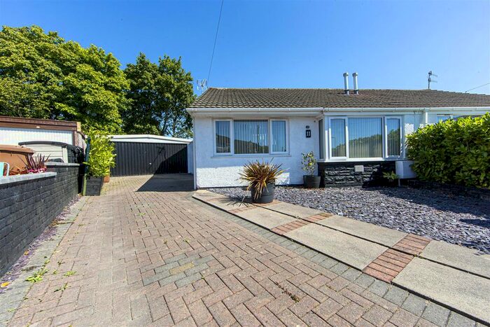 3 Bedroom Bungalow For Sale In Hadrians Close, Gelligaer, Hengoed, CF82