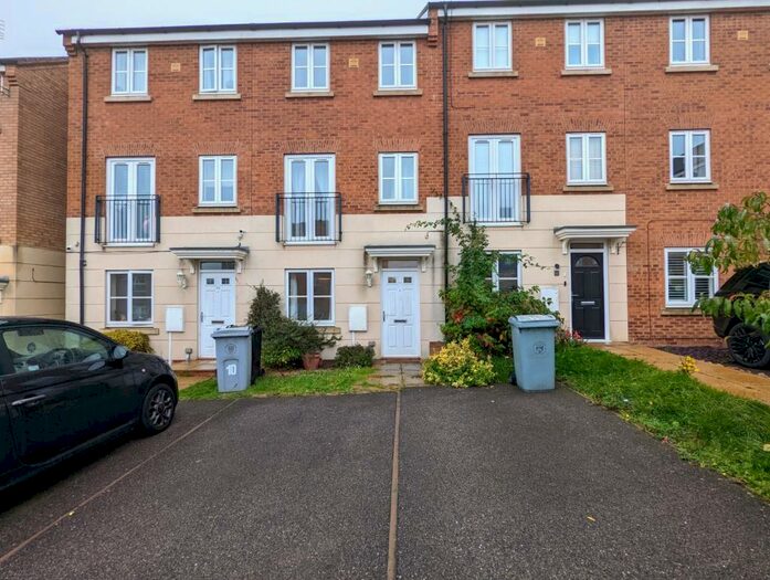 4 Bedroom Town House To Rent In Hartington Close, Grantham, NG31