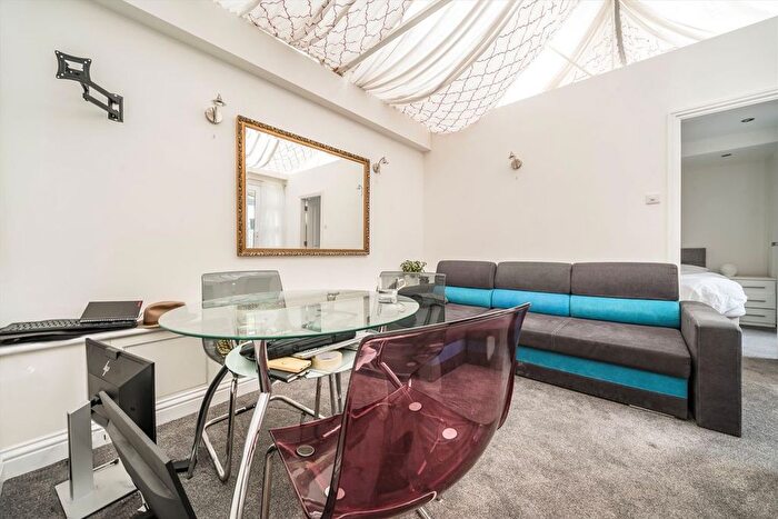 2 Bedroom Flat To Rent In Portland Road, Holland Park, W11