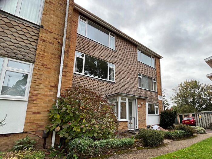 2 Bedroom Flat To Rent In Oaktree Court, Winchester Road, SO16