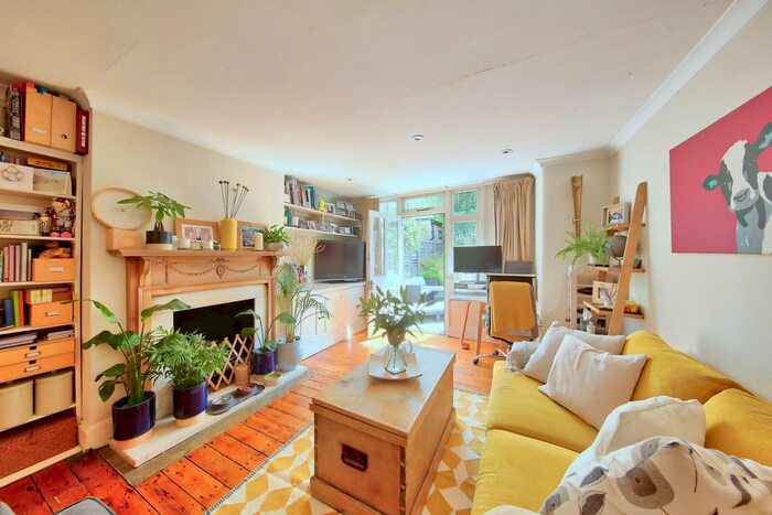 2 Bedroom Flat To Rent In Jeypore Road, Wandsworth, SW18