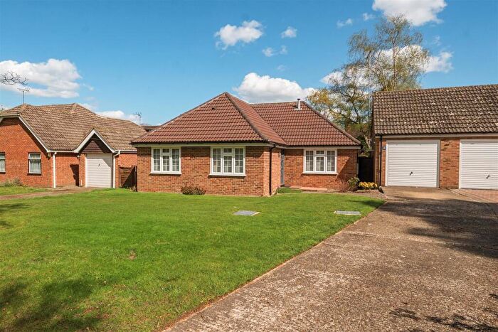 3 Bedroom Detached Bungalow For Sale In Wiltshire Avenue, Crowthorne, Berkshire, RG45