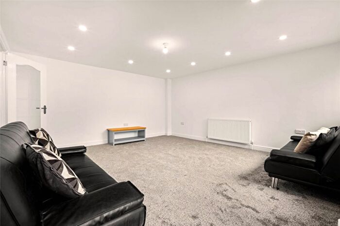 3 Bedroom End Of Terrace House For Sale In Grove Avenue, Moseley, Birmingham, West Midlands, B13