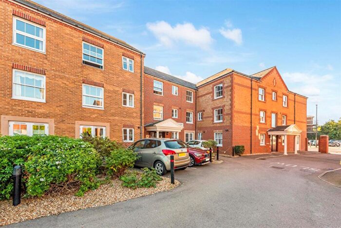 1 Bedroom Retirement Property For Sale In Stockbridge Road, Chichester, PO19