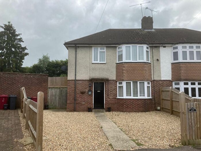 3 Bedroom Semi-Detached House To Rent In Beverley Road, Reading, RG31