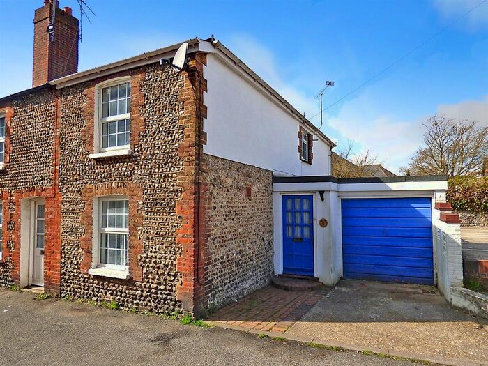 2 Bedroom Cottage To Rent In Purbeck Place, Littlehampton, BN17