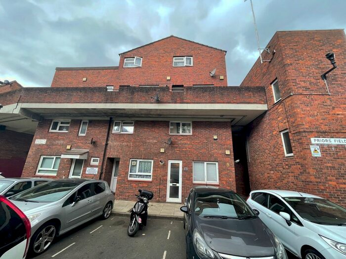 2 Bedroom Maisonette To Rent In Priors Field, Northolt, UB5