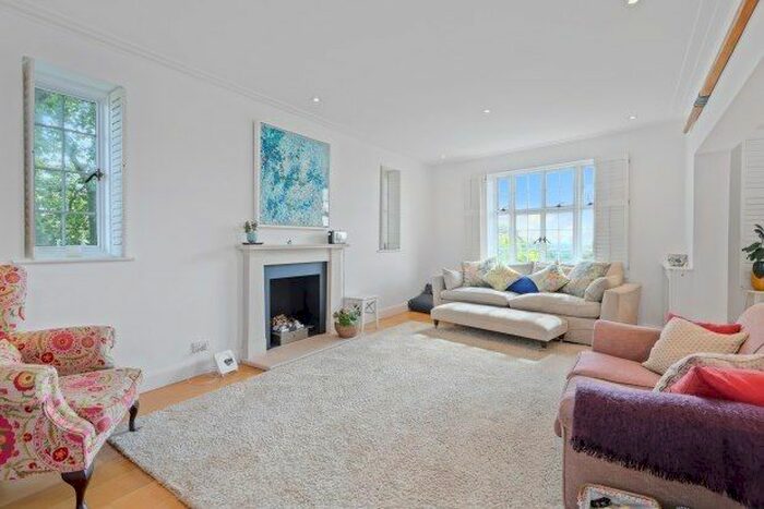 4 Bedroom Flat To Rent In Richmond Hill, Richmond, TW10