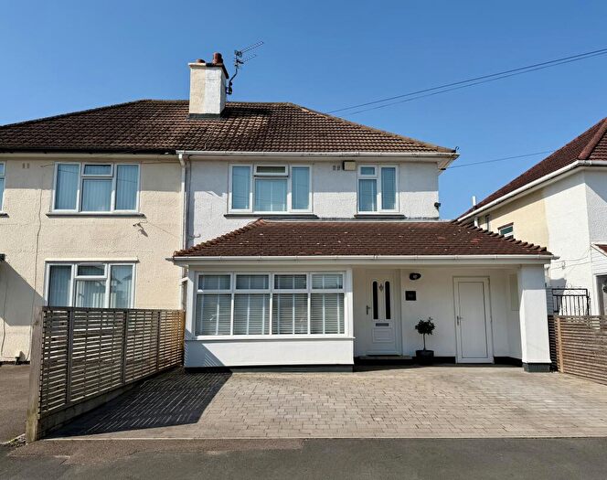 3 Bedroom Semi Detached House For Sale In Sussex Road, Maidstone, ME15