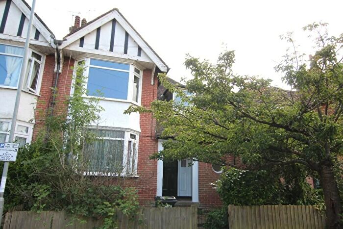 2 Bedroom Flat To Rent In Lower Queens Road, Ashford, TN24