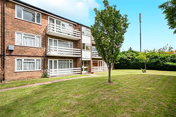 2 Bedroom Flat For Sale In Staines Road, Twickenham, TW2