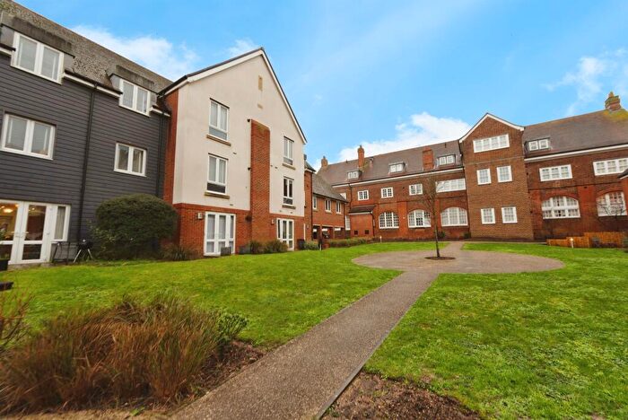2 Bedroom Flat For Sale In Abbess Way, Waterlooville, PO7