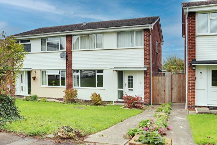 3 Bedroom Semi-Detached House For Sale In Hadrian Close, Royal Leamington Spa, CV32