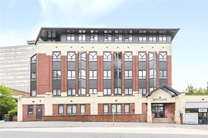 2 Bedroom Flat For Sale In Ringside, High Street, Bracknell, Berkshire, RG12