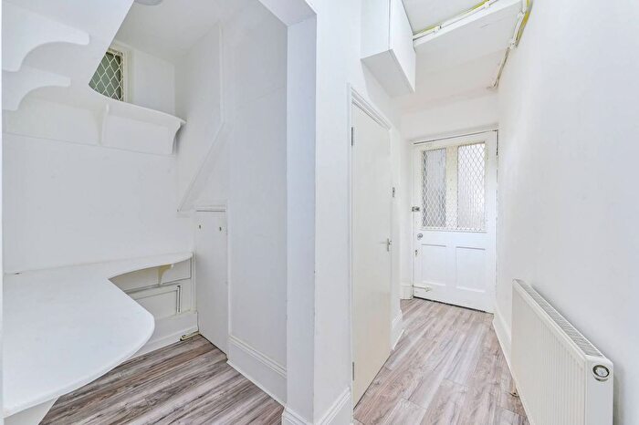 2 Bedroom Flat To Rent In Old Marylebone Road, Marylebone, London, NW1