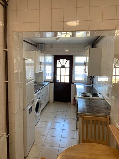 1 Bedroom Maisonette To Rent In Hounslow, Middlesex, TW4