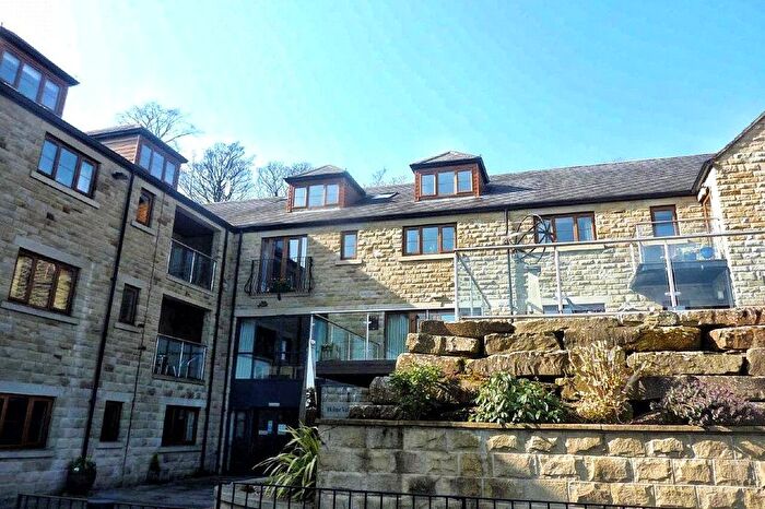 2 Bedroom Flat For Sale In Huddersfield Road, Thongsbridge, Holmfirth, West Yorkshire, HD9