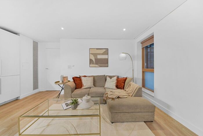 2 Bedroom Flat For Sale In Merchant Square East, London, W2