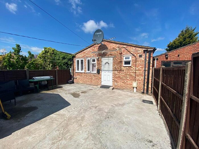 1 Bedroom Apartment To Rent In Hazelwood Road, Bedford, MK42