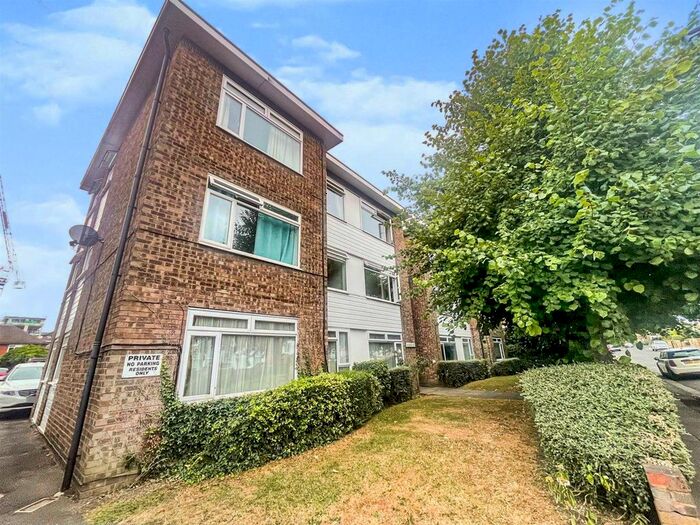 2 Bedroom Flat To Rent In Selbridge Court, Princes Road, Wimbledon, SW19