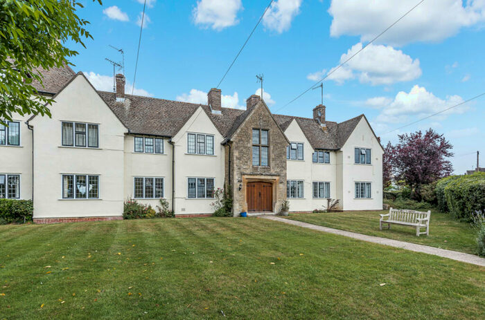 2 Bedroom Apartment To Rent In Shepherds Way, Cirencester, GL7